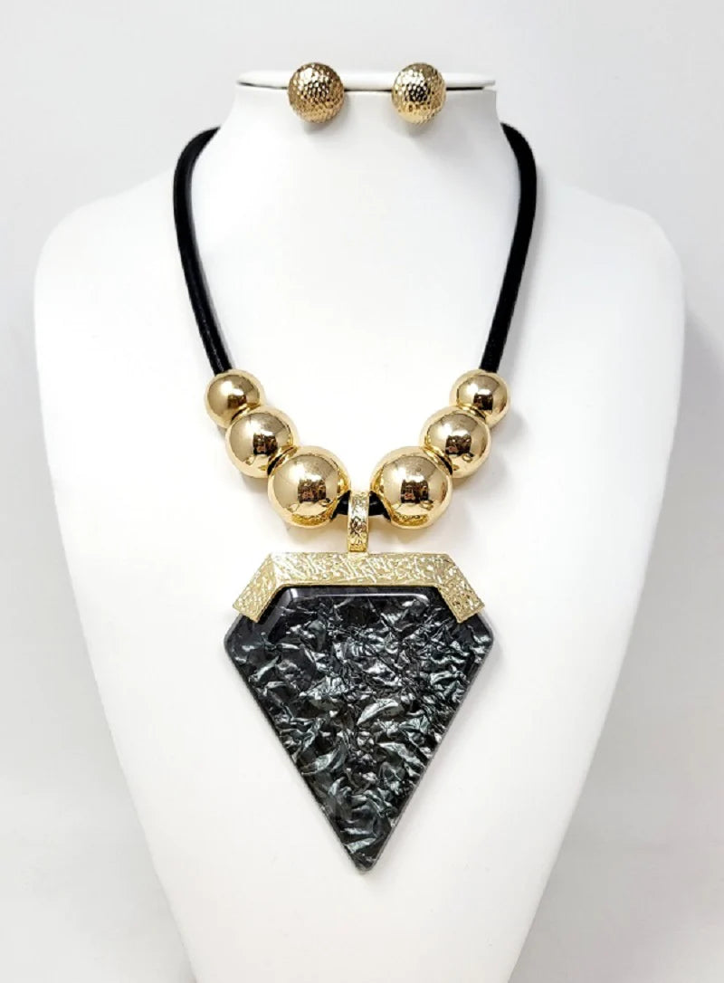 On Point Necklace set