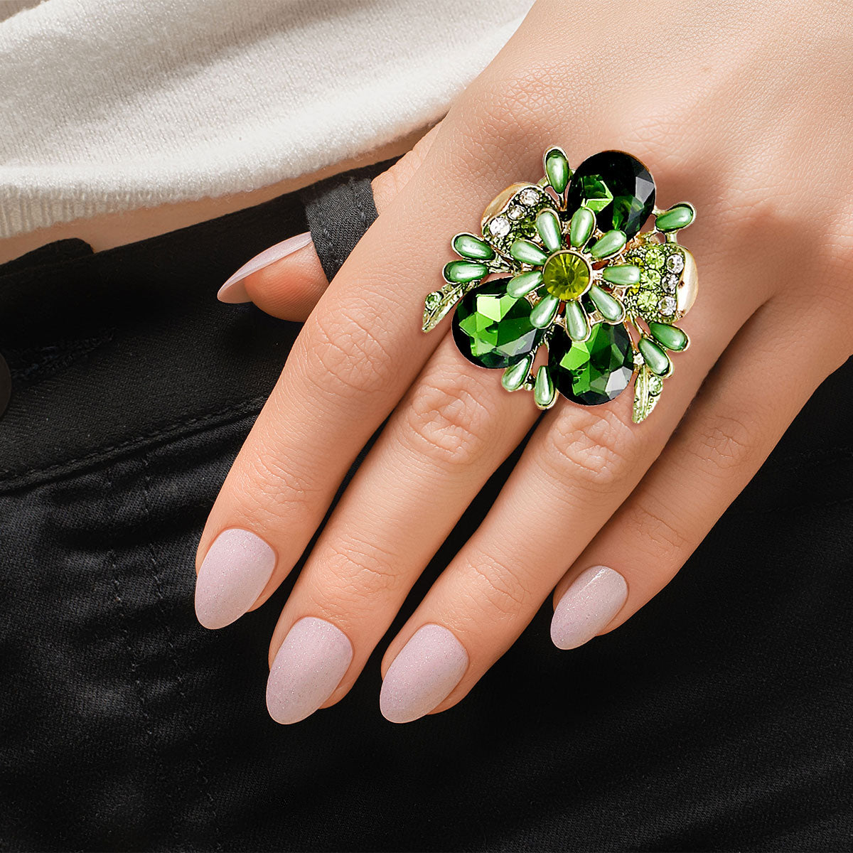 Green Teardrop Pearl Flower Ring