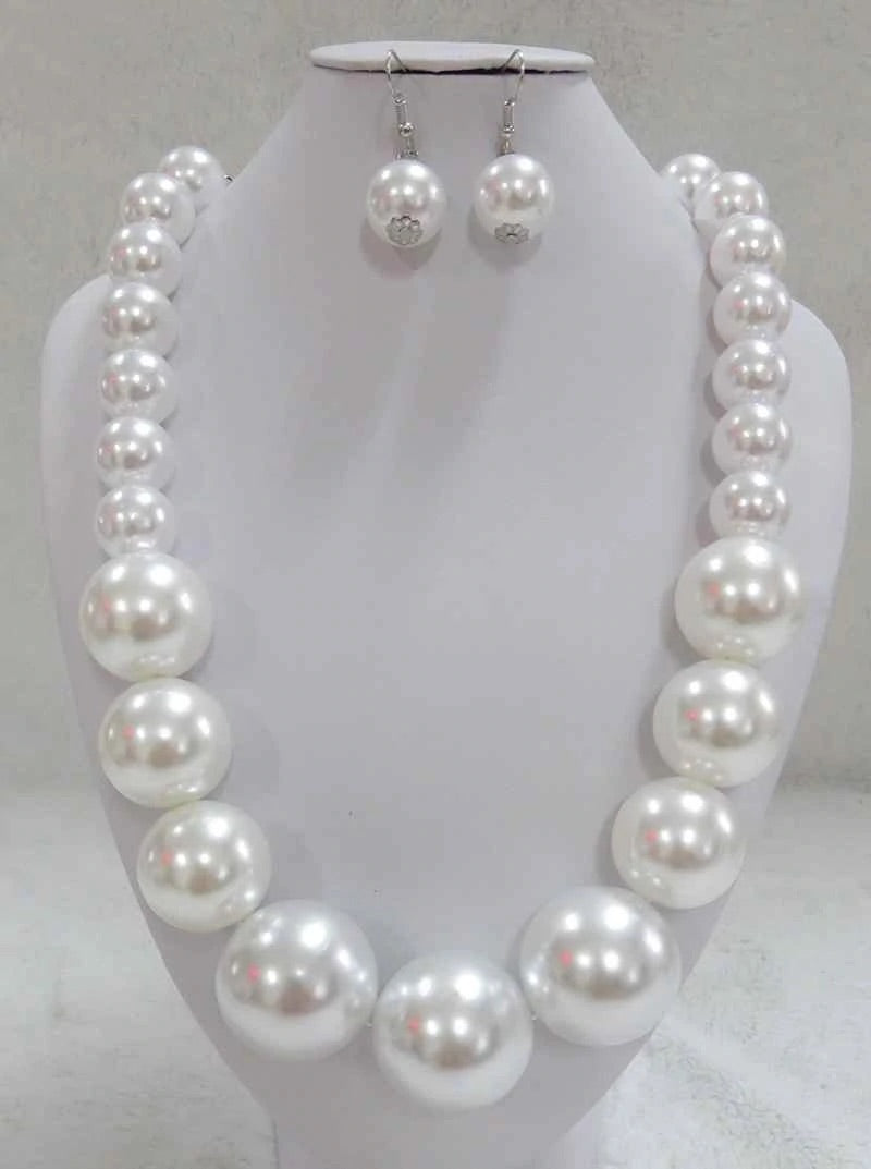 Belle large pearl set