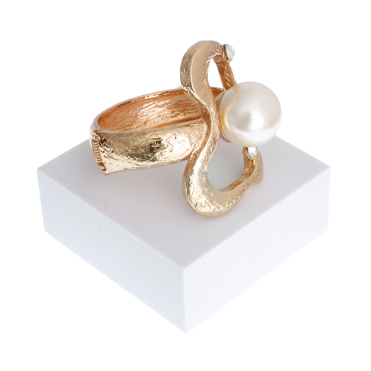 Jumbo Pearl Gold Hinge Cuff